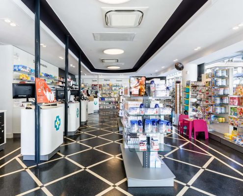 Interior de la farmacia Pilar Rostes Solans en Donosti (Gipuzcoa)