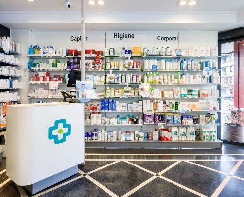 Mostrador de apoyo de la farmacia Pilar Rostes Solans en Donosti (Gipuzcoa)